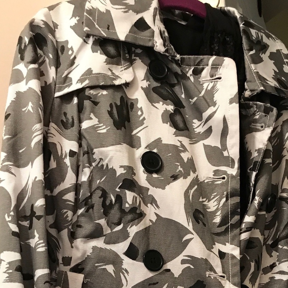 NWT  JOAN RIVERS TRENCH COAT